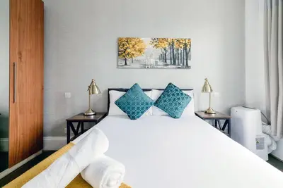 Image de Appartement-Confort-Sdb privée avec douche-Vue ville