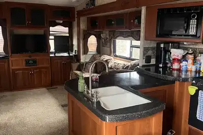 Image de Cozy camper trailer with great views of the sky. Fire pit great for entertaining