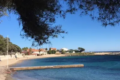 Image de Studio proche mer, son jardinet et sa place de parking privés.