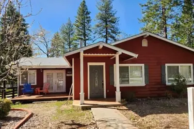 Image de Family Friendly Shasta Home with Hot Tub