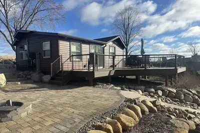 Image de Cute & Cozy Cabin at Le Mieux Resort on Cedar Lake with an Incredible View
