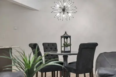 Image de Bright and Cozy suite, great for work stays or vacations heart of Campbell River