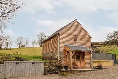 Rockhill Farm Hay Barn, pet friendly, with a garden in Clun