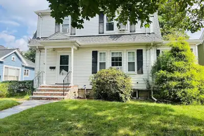 Image de Gorgeous Home in Waltham quiet, family-friendly neighborhood, 2 free parking!