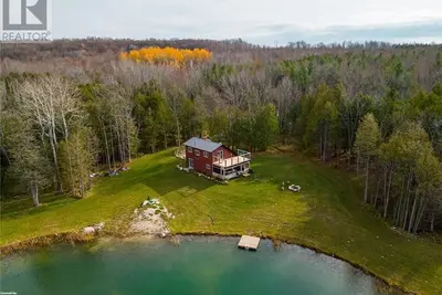 Image de Cozy cottage on 25 acres of private land. Lots of space. Pet Friendly!