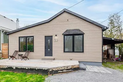 Image de Modern Cozy Cottage 2mins from lake/family friendly w fire pit! 1hr from Toronto