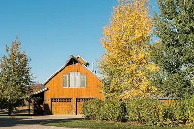 Teton Valley apt: quiet, clean, outstanding views.