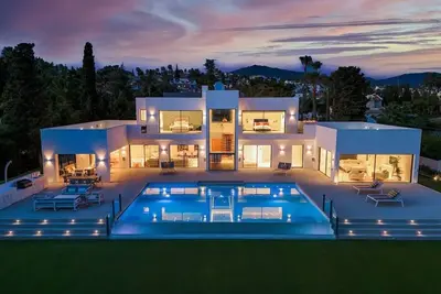 Large Modern Villa With Heatable Infinity Pool And 7 Bedrooms