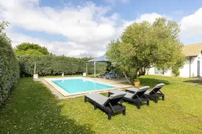 Image de Villa 'Julien' avec piscine partagée, terrasse privée et Wi-Fi