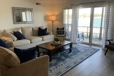 Image de Perfectly located Lake Hamilton lake front condo. 5 miles to Oaklawn Race Track