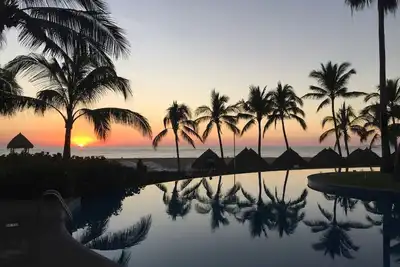 Grand Luxxe 2 Bdrm Villa. Sleeps 6 & 2 kids. Pool+Golf+Spa+Beach=Luxury Vacation