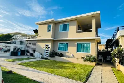 Image de Cheerful Isla Verde Beach House 3/2, Smack in the middle of Everything!