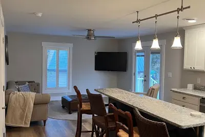 Image de Upscale lodging near Oswego State University, borders Rice Creak Field Station