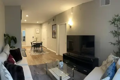 Image de Radiant & Cozy Legacy West 1bed/bath Apt