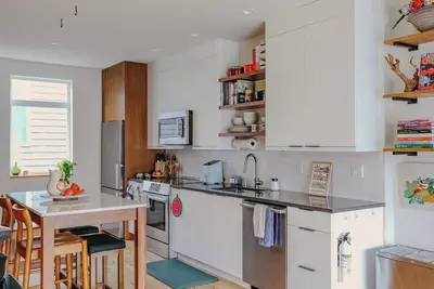 Image de Perch - Colombia City Comfort: 3 Bedrooms | Conveniently Located Near Transit