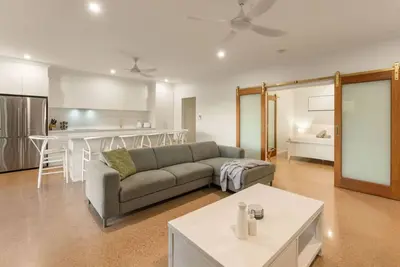 Image de Exmouth Retreat -3x3 on the canal