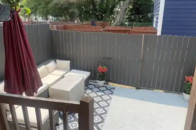 Image de Spacious three floor home, walking distance from the Bengals stadium.