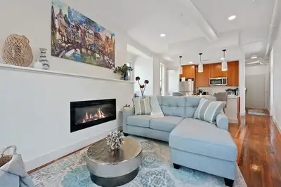 Lux 1br | Amazing Café & Views | Located near All