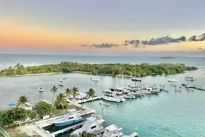 Image de Infinity View Apartment - Private Island Getaway - Couples and Family Friendly!