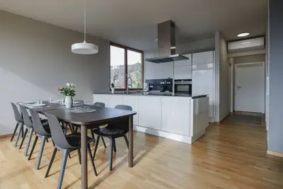 Image de 100 m2 Penthouse mit 3 Schlafzimmer, Grosser Ăśberdachter Terrasse und Bergblick