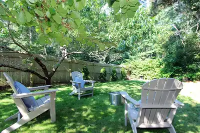Image de 5 Min to Dining, Shops, Canal & Beach – Fire Pit, Grill, & Outdoor Dining