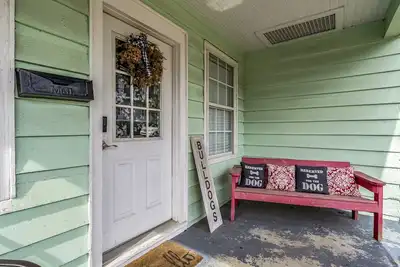 Image de Cotton District 2br w/ Parking & Pet-Friendly