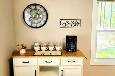 Image de Quiet Downtown Apt w/ Fireplace