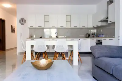 Image de Flat 6 - Serenity: Luxe Apartment 5 Minutes from Malta's Iconic Beach