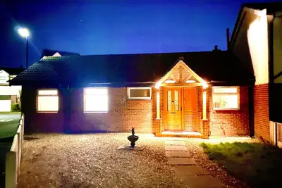 Image de Perfect Bungalow House with 3 bedrooms and 2 bath & Good Links to City Centre!