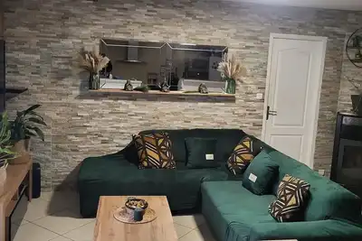 Image de Maison Dans un Village Calme peu de vis â vis et Piscine Extérieur