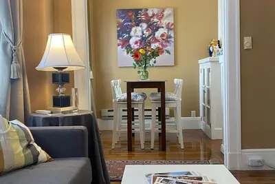 Image de Large bright Nob Hill “Studio”