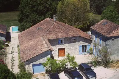 Image de Maison indépendante de 60m2 au cœur d'un grand jardin avec accès à la piscine