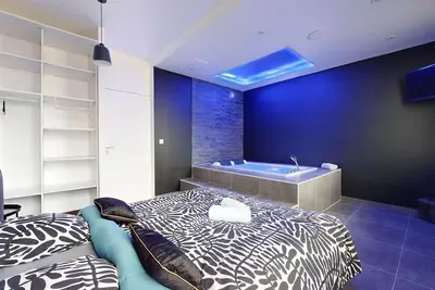 Image de Charmant appartement au coeur des gratte ciel avec Jacuzzi