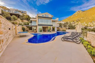 Image de Budget Villa for10 in central & quiet location, 10 min walk to the center