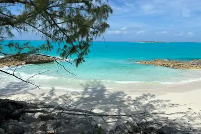 Image de Spacious apartment 5 minute away from three breathtaking beaches