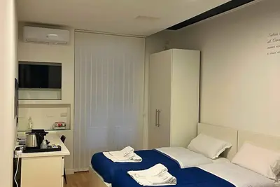 Image de Modern and cozy facility well connected to major places of interest.