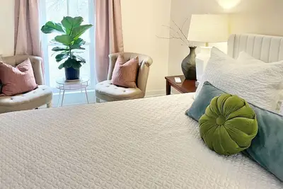 Image de Sweet Darling House: Enchanting historic home; walkable to downtown