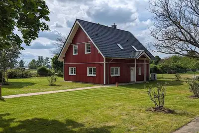 Image de Idyllic Swedish-style vacation home with garden, close to the lake and a paddock