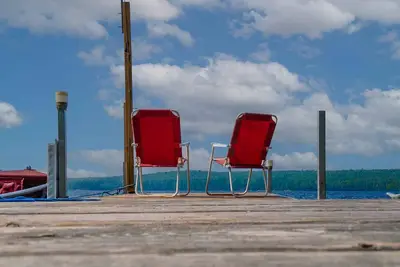 Image de Idyllic island cottage on pristine Paugh Lake