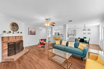 Image de 2 King! Newly renovated w/8 beds sleeps upto 16 people