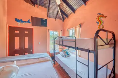Image de Three bedroom villa. Two private balconies. One full bathroom and 1 1/2 bath.
