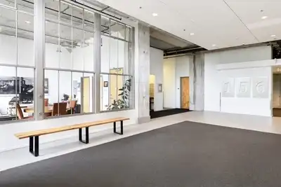 Image de East Boston's Gem: Bright, Spacious 3br Loft - Huge Windows & Pet-Friendly!