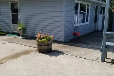 Image de Stoney Island Sunsets. Blue Nugget is located on the sandy shores of Lake Huron.