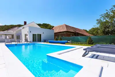 Image de Superbe maison de 6 chambres à Podgrade