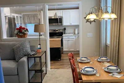 Image de Crystal View Lakeside steps to Crystal Lake Beach and amazing sunsets