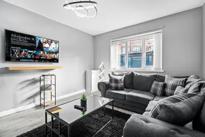 Image de Hotel comforts & home conveniences -prime location for families/contractors