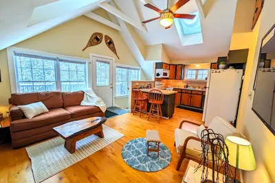 Image de Bright Alpine Suite Near Sugarbush & Mad River Glen • Walk to Blueberry Lake