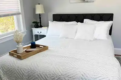 Image de Recently totally renovated duplex located 5 minutes from Downtown Bristol.