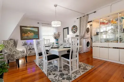 Image de Sleep 6 Uptown Utica Spacious 2 story ensuite Apt 10 min to Adirondack Nexxus Ct