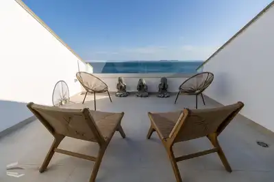Image de Maison spectaculaire en bord de mer, avec piscine commune et capacité pour 9 personnes